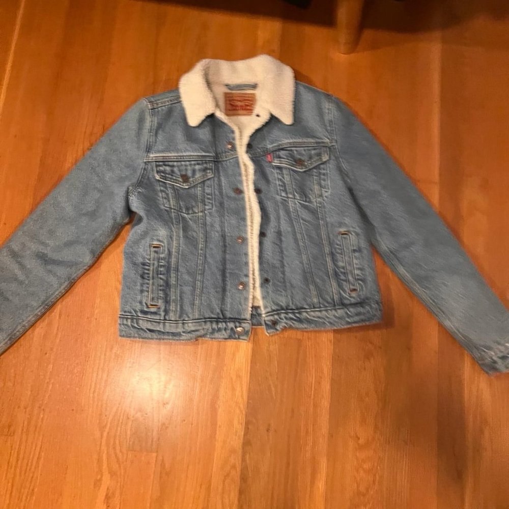 Levi Jean Jacket with Faux shearling lining size M - Like New